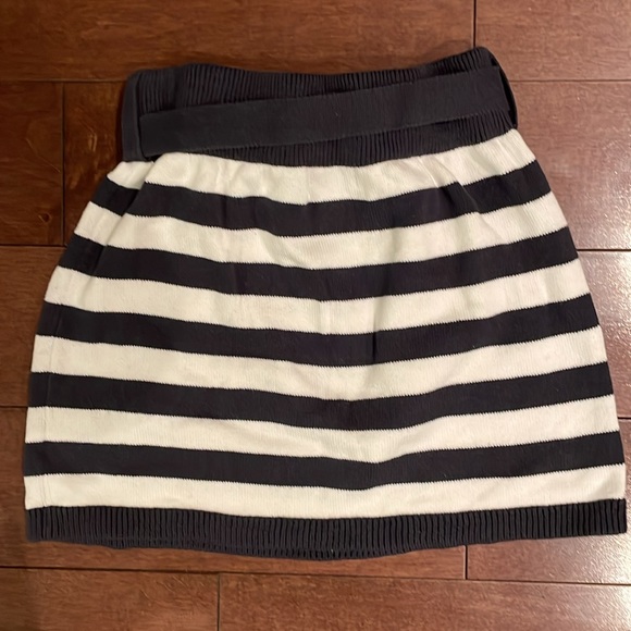Old Navy Knit Skirt with Hearts - Picture 5 of 5